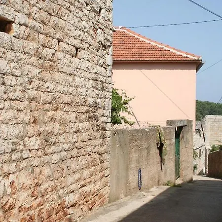 Triple Vrboska 4600b Σπλιτ